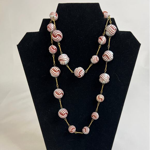 None and/or Unknown Jewelry - VTG Red and White Bulb Bead Necklace with Gold Tone Accent